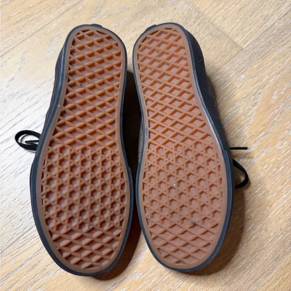 Vans Black Low-Top Canvas Sneakers - Picture 4 of 4